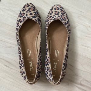 TOMS Julie almond toe flat
